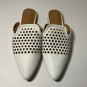 Big Buddha White Faux Leather Mules Flats Shoes size 6